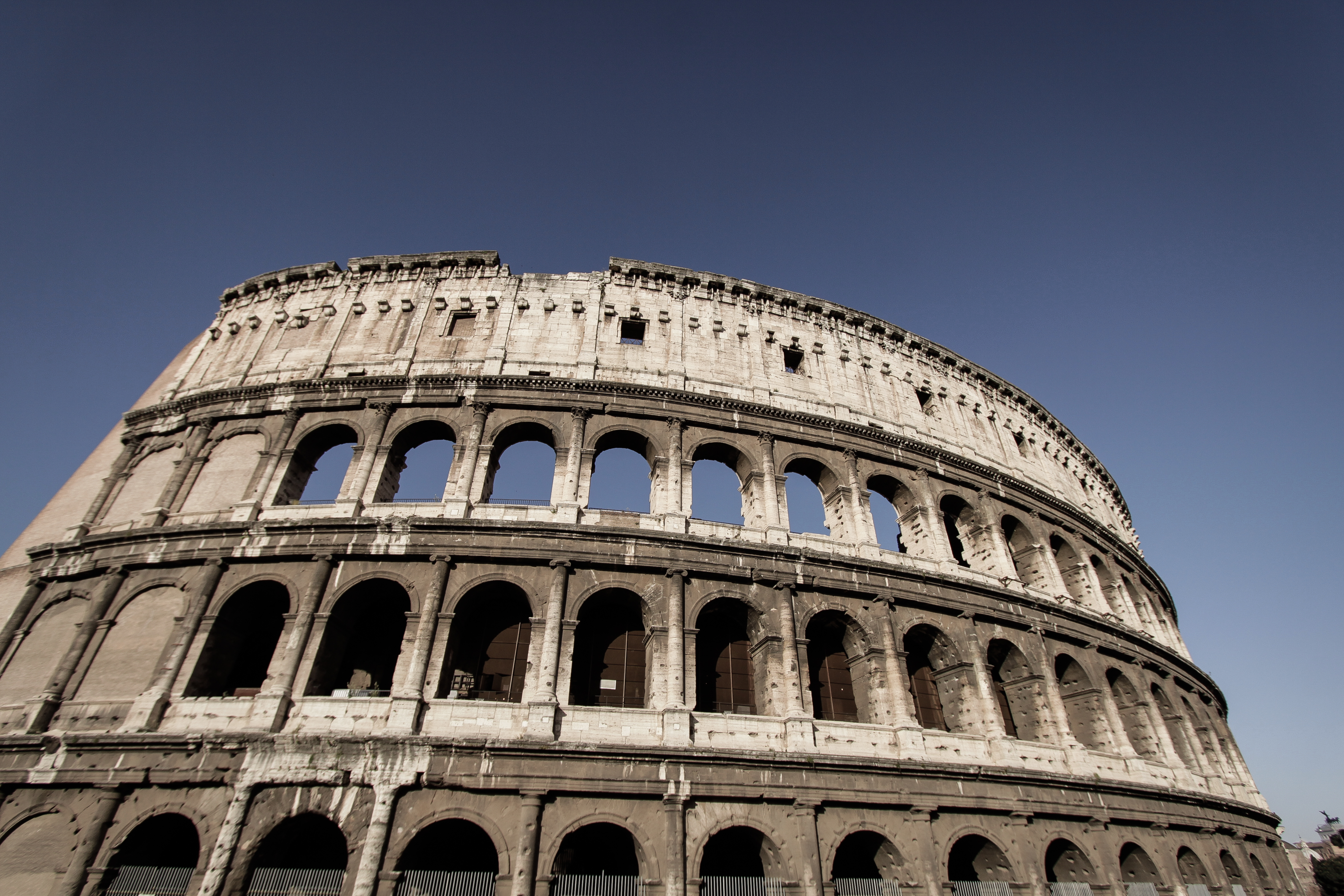 LR-Rome Colosseum