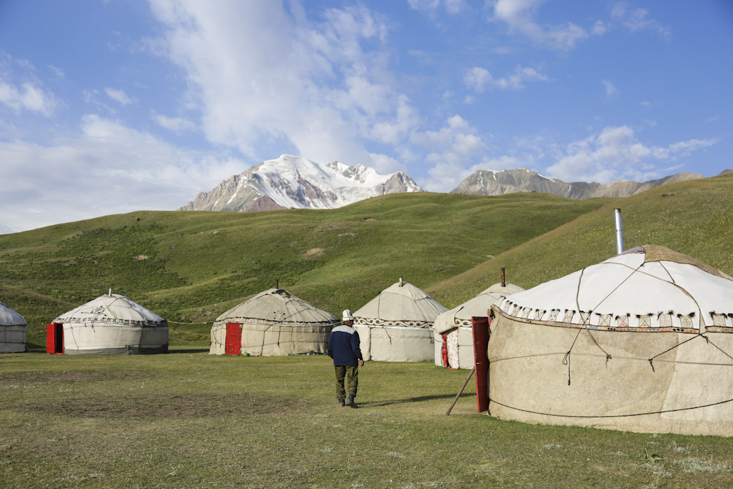 how to build a yurt kyrgyzstan