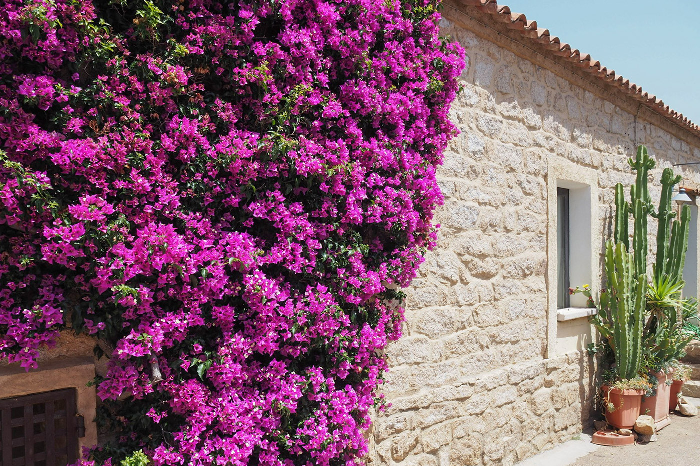 web-Granite-house-in-San-Pantaleo